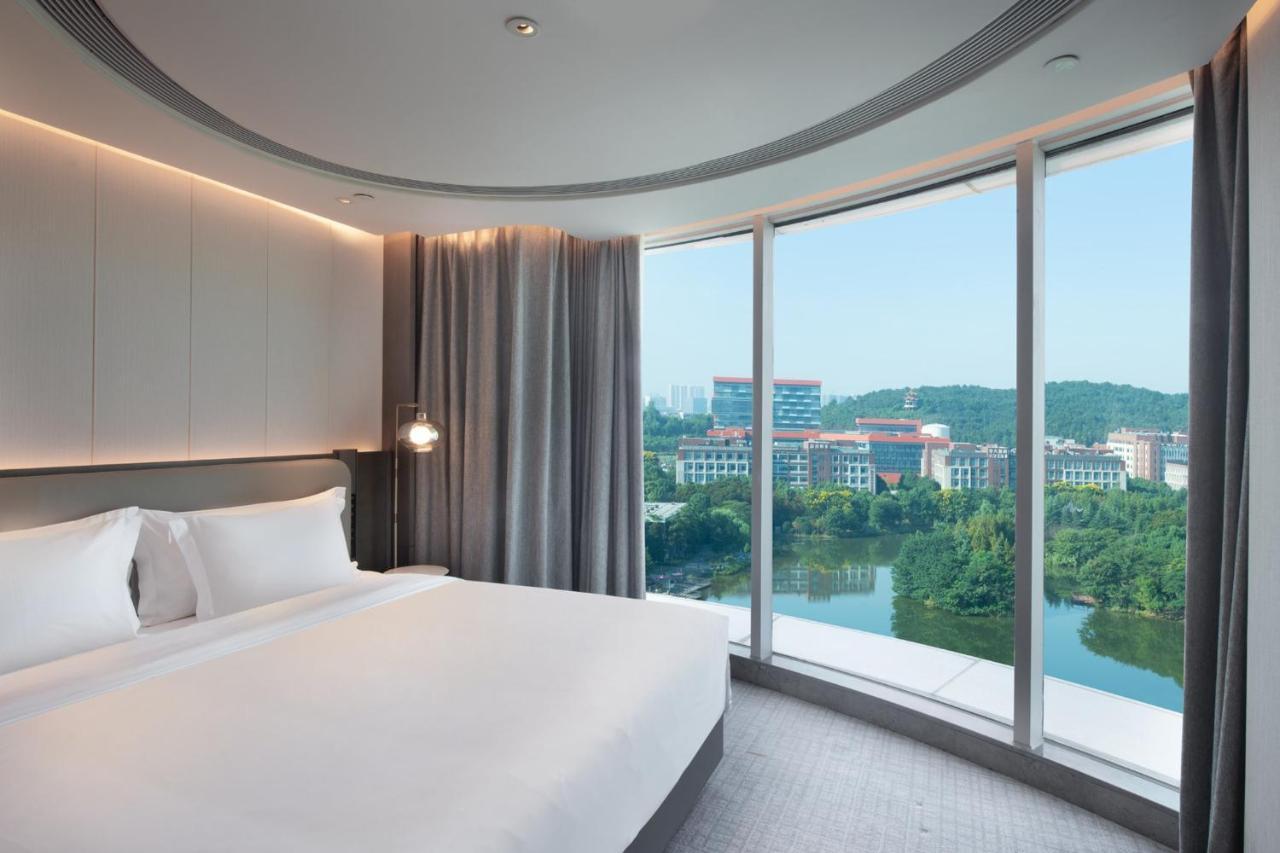 Crowne Plaza Wuhan Optics Valley By Ihg Exterior foto